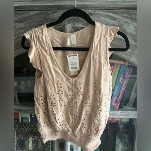 NWT Japna Light Peach Embroidered Flutter Sleeve Elastic Bottom Top
